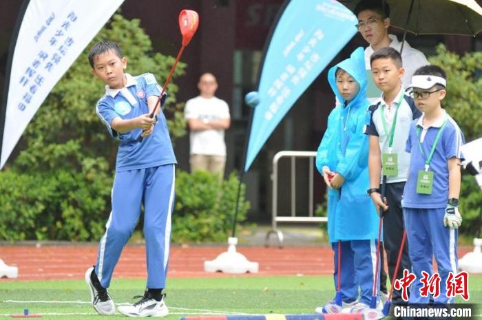 以“小”字引领校园高尔夫：让更多学生参与裁