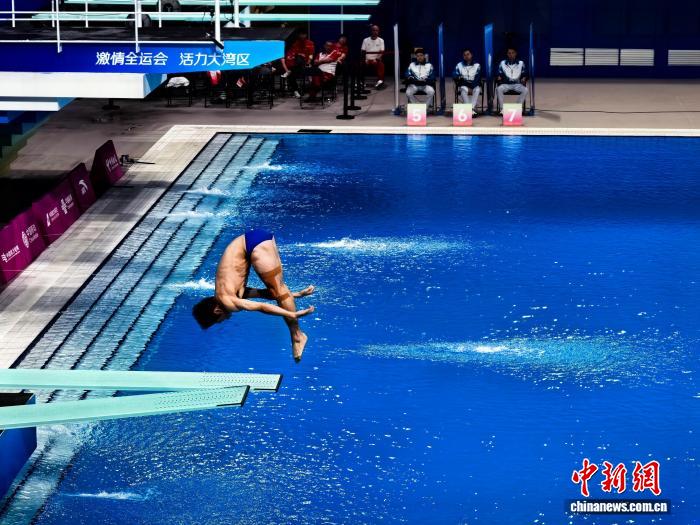 十五运会跳水赛场双星闪耀 王宗源王伟莹分夺男