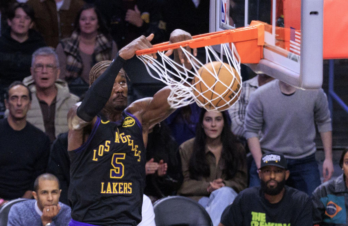 湖人轻取勇士艾顿高效21分 詹姆斯生涯得分突破