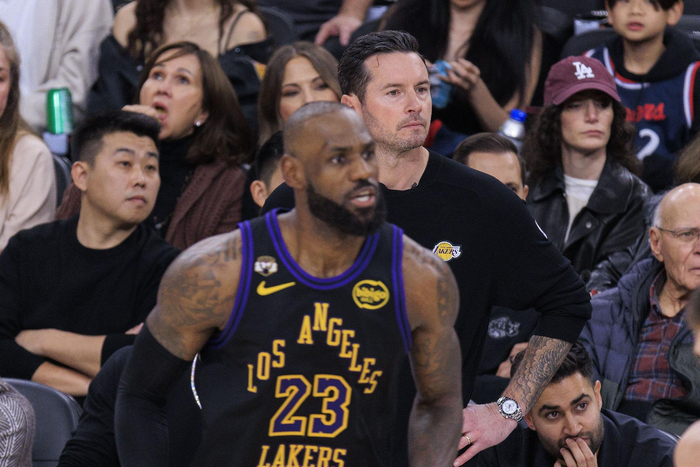 湖人轻取勇士艾顿高效21分 詹姆斯生涯得分突破