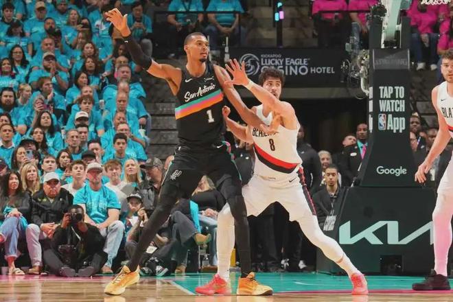 文班亚马季后赛首秀创历史纪录 杨瀚森尴尬登场