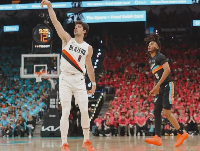 文班亚马季后赛首秀创历史纪录 杨瀚森尴尬登场